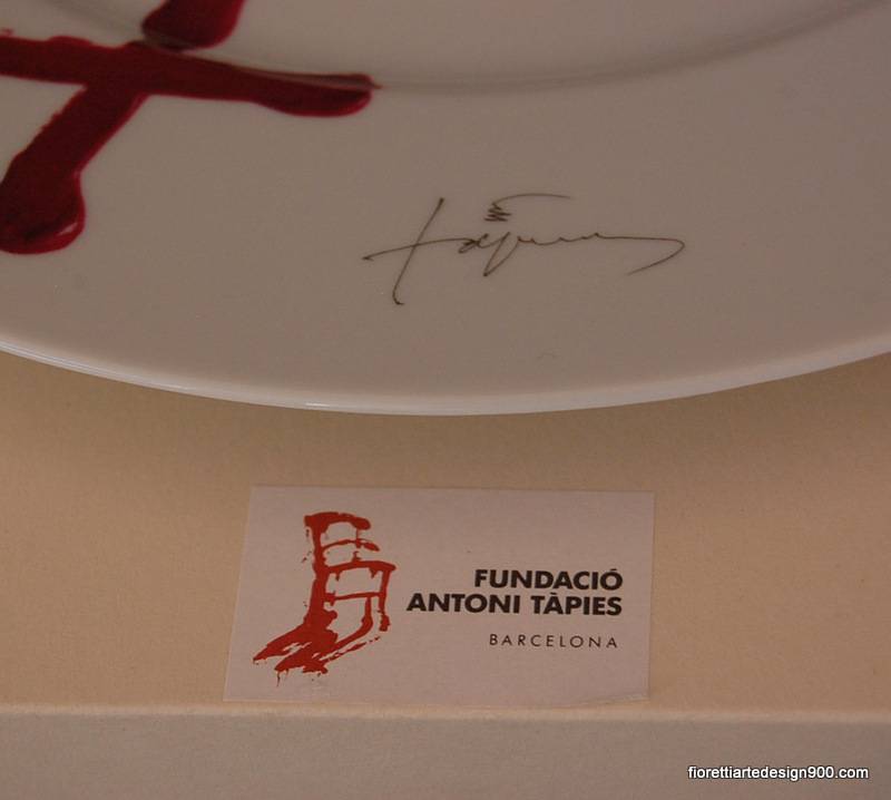 grande piatto porcellana Antoni Tàpies fondazione Barcellona