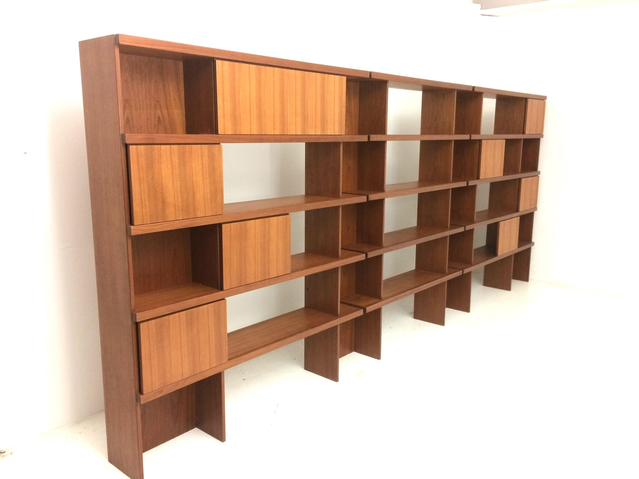 Illmari Tapiovaara Large Bookshelf - Clicca l'immagine per chiudere